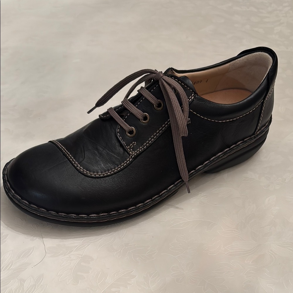 Finn Comfort Lexington navy. Like new. EURO 40(size chart below).Made in Germany